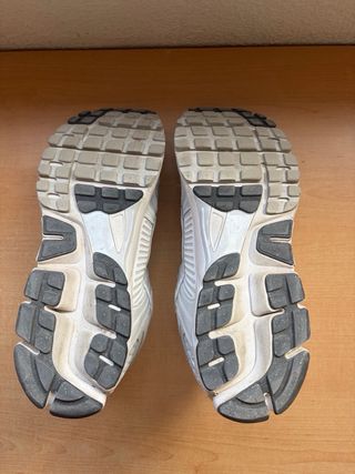 Zapatillas nike vomero 5 en color beige