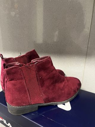 Botines planos color burdeos. Muy cómodos