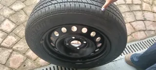 Neumático con llanta 195/60R15