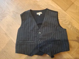 Gilet di abito per bambino di 18 mesi. Regolabile