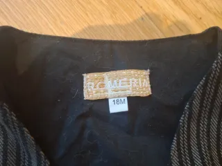 Gilet di abito per bambino di 18 mesi. Regolabile