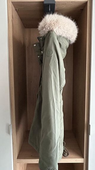 Abrigo Hollister verde con capucha