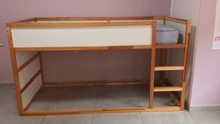 Cama alta infantil