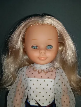 Nancy Maquillaje con folleto