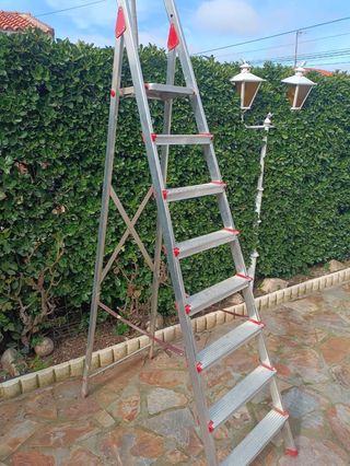 Escalera de aluminio plegable