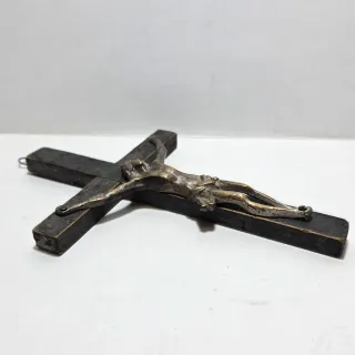 Antico cristo crocifisso in bronzo e croce  legno