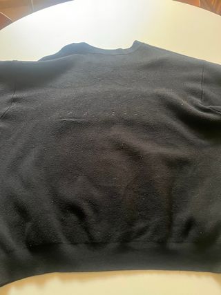 Suéter color negro Guess Talla XL