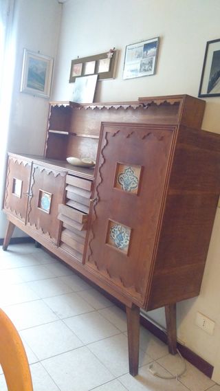 Credenza vintage anni ’50 in legno con piastrelle