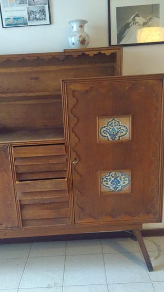 Credenza vintage anni ’50 in legno con piastrelle