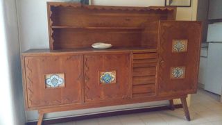 Credenza vintage anni ’50 in legno con piastrelle