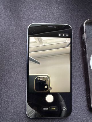 iPhone 12 viola con 128 GB di spazio