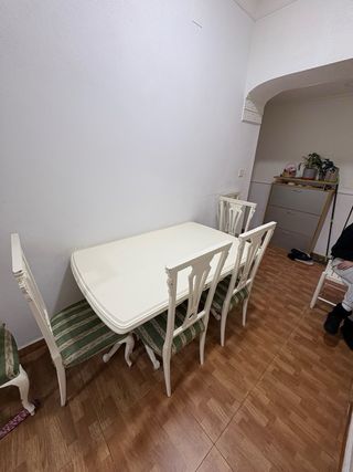Mesa blanca vintage + conjunto 6 sillas