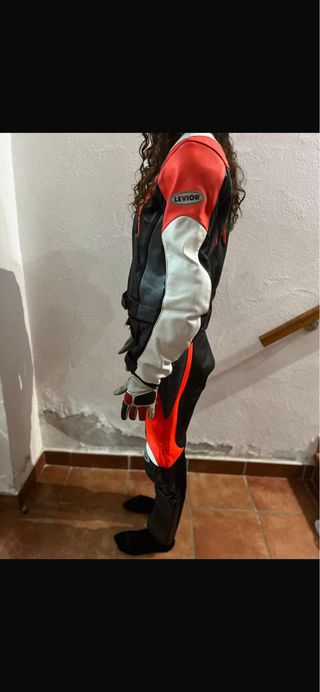 Mono de ir en moto marca Levior