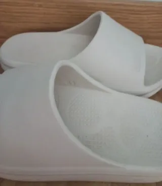 Chanclas Munich unisex blancas, talla 41