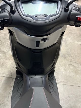 Moto piaggio beverly 400 hpe s