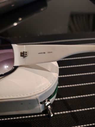 Gafas Lacoste Blancas y Moradas con Funda