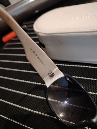 Gafas Lacoste Blancas y Moradas con Funda