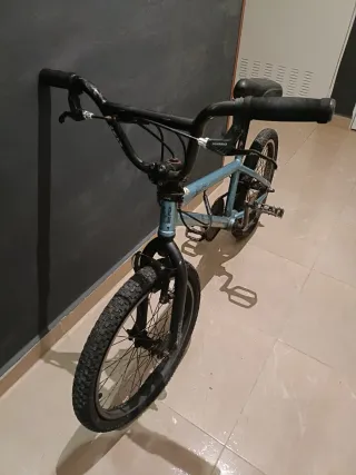 Bicicleta BMX azul. LEER BIEN!!!!!