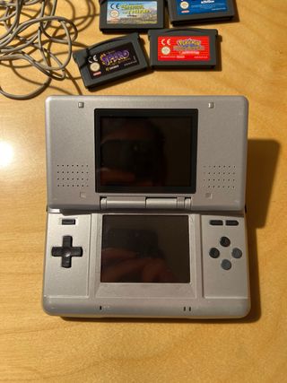 Nintendo DS Lite Plata + 4 Juegos