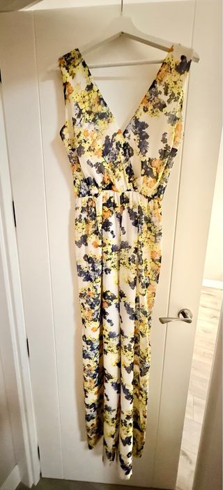 Mono fiesta de flores