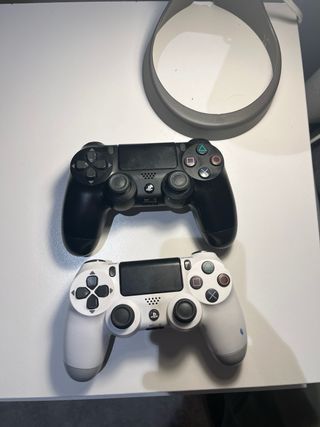 Play Station 4 con su caja original