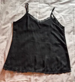 Conjunto 2 Tops, falda y chaqueta punto negra.