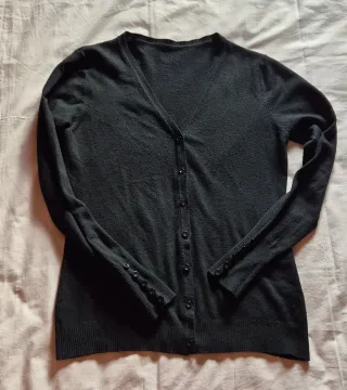 Conjunto 2 Tops, falda y chaqueta punto negra.