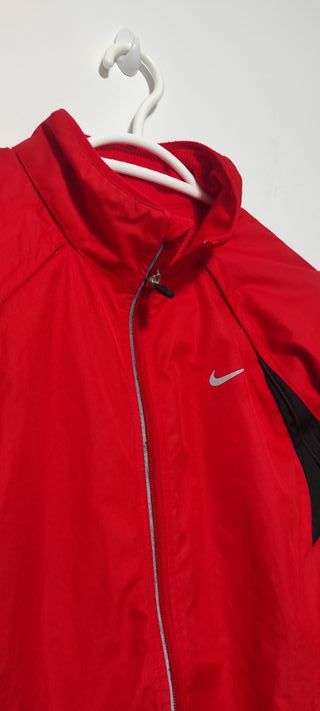 cortavientos Nike con posibilidad de chaleco.