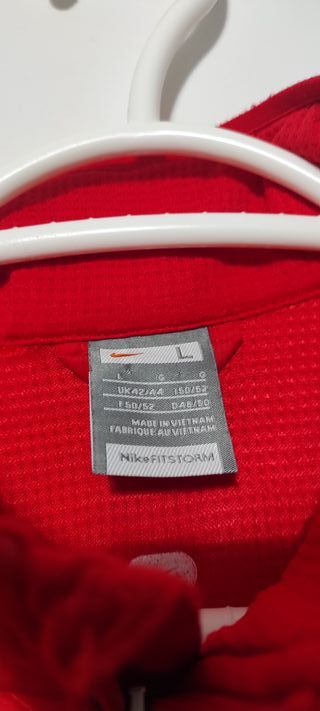 cortavientos Nike con posibilidad de chaleco.