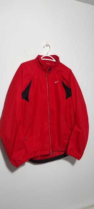 cortavientos Nike con posibilidad de chaleco.