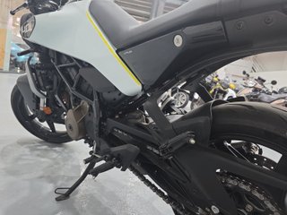 HUSQVARNA 401 VITPILEN