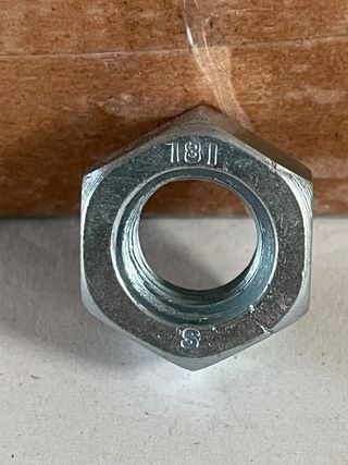 Caja tuercas métricas