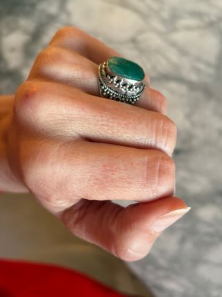 Anillo plata esmeralda natural – Artesanal