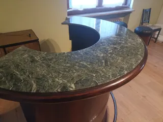 Bancone stile bar 800 da interno con sgabelli