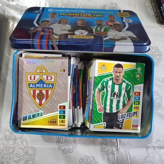 Vendo cromos de Adrenalyn XL 2 caja metalica.