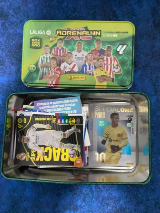 Vendo cromos de Adrenalyn XL 2 caja metalica.