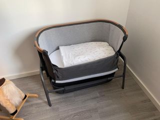 Mini cuna gris y madera