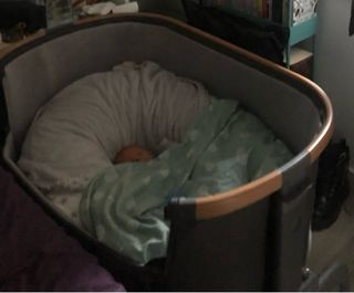 Mini cuna gris y madera