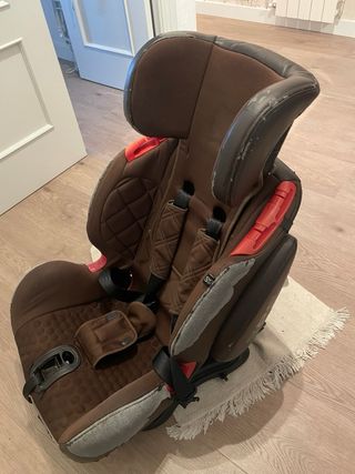 Silla coche niño,esta muy bien cuidada.
