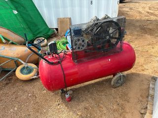Compresor de 300 litros trifásico portátil