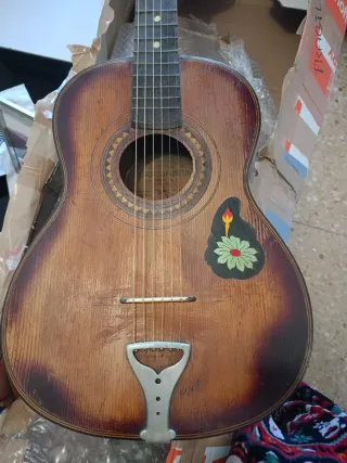 Guitarra antigua  del año 1939