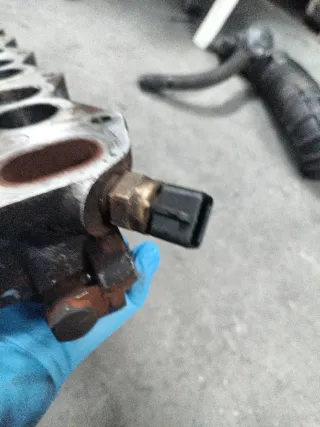 Colector Kia Carens 2.0 Rcdi