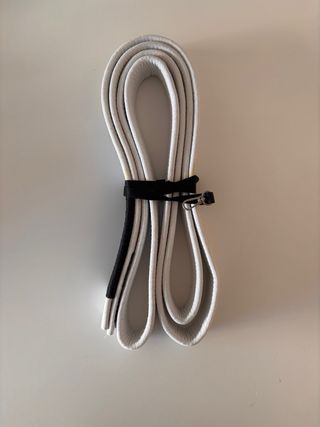 Kimono con cinturon de jujitsu negro casi nuevo