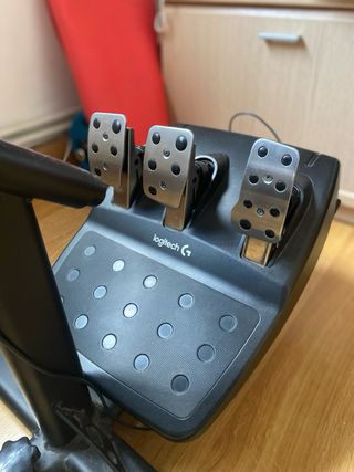 Volante Logitech G29 + pedales — perfecto estado