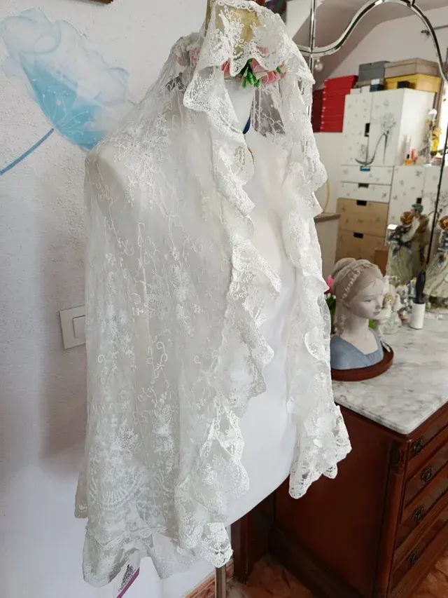 Segunda parte del lote - Mantilla Blanca