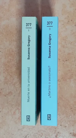 Lote 2 libros Susanna Gregory