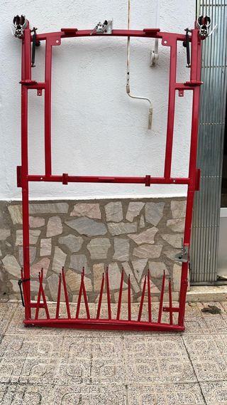 Baca de equipo ciclista con soporte de bicicletas.