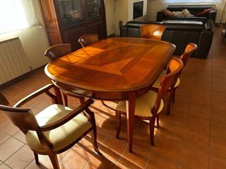 Muebles comedor, vitrina, aparador y sillas butaca