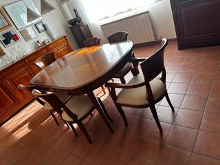 Muebles comedor, vitrina, aparador y sillas butaca