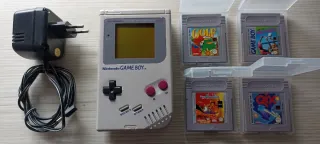 Game boy, 4 juegos con funda y adaptador.